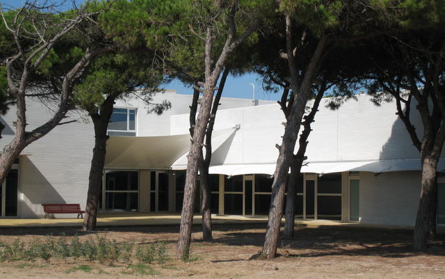 Un dels edificis de l'Escola Gavà Mar (27 de Setembre de 2008)